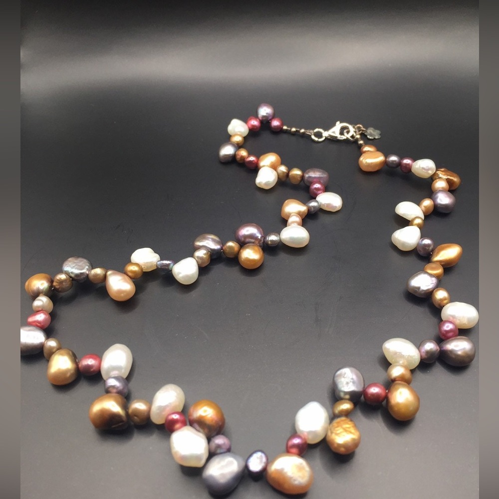 Genuine freshwater pearl necklace (new)